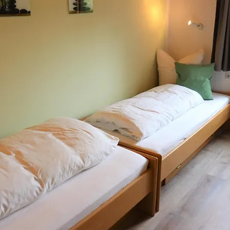 Apartmán #5 Mit Balkon - Zentrale Dennoch Ruhige Lage Mit Terrasse - Stadtbus Vor Der Tuer! *