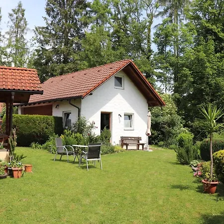 Apartmán #5 Mit Balkon - Zentrale Dennoch Ruhige Lage Mit Terrasse - Stadtbus Vor Der Tuer! *
