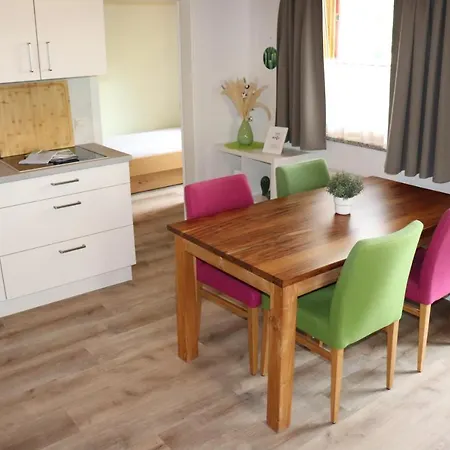 Apartment #5 Mit Balkon - Zentrale Dennoch Ruhige Lage Mit Terrasse - Stadtbus Vor Der Tuer! *