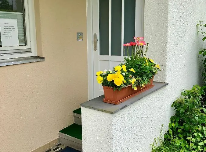 Appartement #5 Mit Balkon - Zentrale Dennoch Ruhige Lage Mit Terrasse - Stadtbus Vor Der Tuer! *